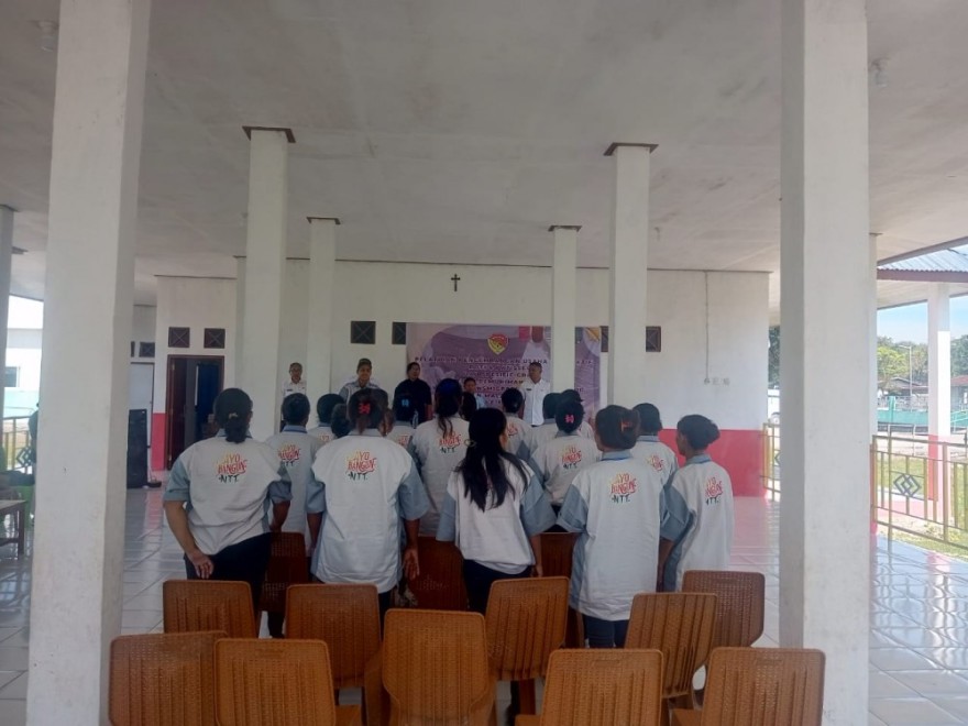 PEMBUKAAN PELATIHAN PENGEMBANGAN USAHA PRODUKTIF ROTI DAN PATTISERIE DI UPT ULUKLUBUK DESA WEOE KECAMATAN WEWIKU.